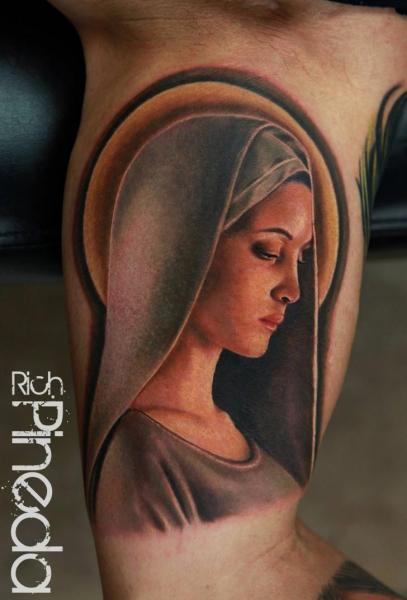 Tatouage Bras Religieux par Rich Pineda Tattoo