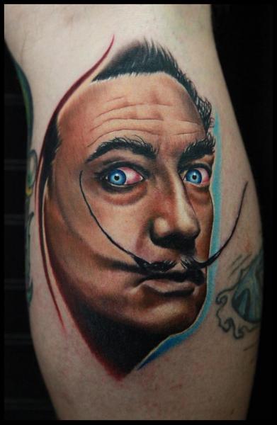 Tatuaje Brazo Salvador Dali por Rich Pineda Tattoo
