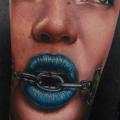 tatuaje Brazo Realista Mujer Cadena por Rich Pineda Tattoo