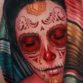 tatuaje Pecho Cráneo mexicano por Rich Pineda Tattoo