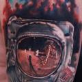 tatuaje Hombro Realista Astronauta por Rich Pineda Tattoo