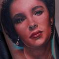 tatuaje Brazo Retrato Realista Mujer por Rich Pineda Tattoo