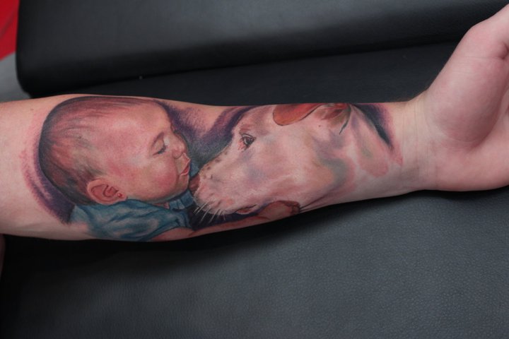 Arm Realistische Hund Kinder Tattoo von Camila Rocha