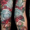 tatuaje Brazo Fantasy Flor Alice Wonderland por Tim Kerr