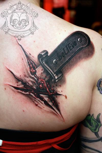 Tatuaje Realista Espalda Cuchillo 3d Cicatriz Sangre por Tim Kerr