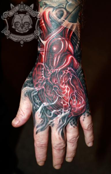 Tatuaggio Biomeccanici Cuore Mano Di Tim Kerr