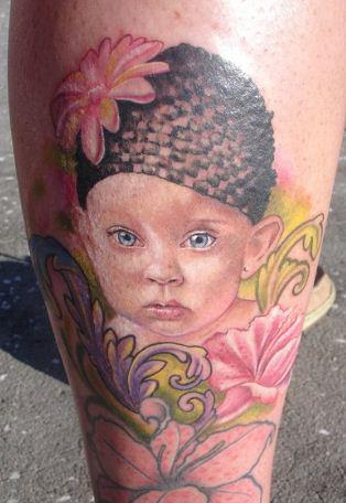 Porträt Realistische Bein Kinder Tattoo von Heather Maranda