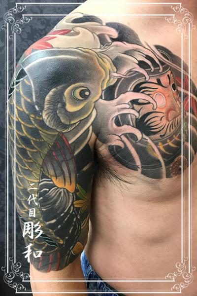 Tatuaż Ramię Ręka Japoński Karp Koi przez Artistic Tattoo