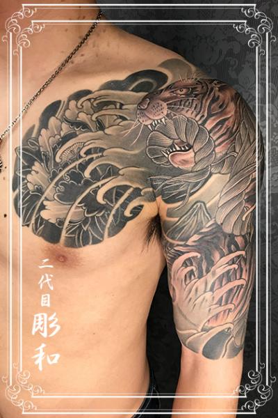 Shoulder Japanese Tiger Tattoo by Artistic Tattoo