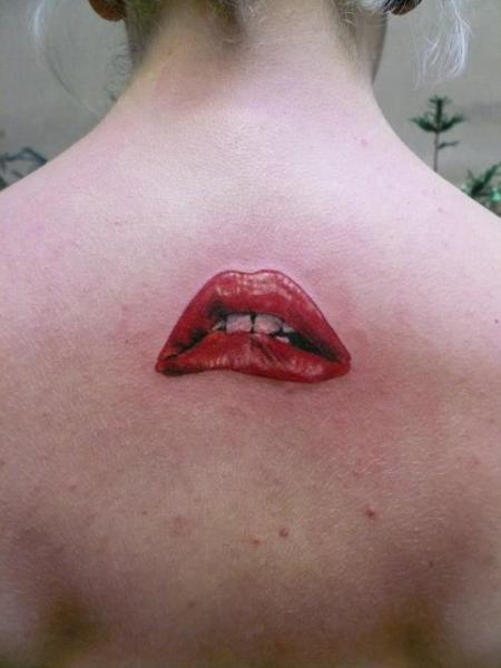Tatuaggio Realistici Schiena Bocca di Madame Chän
