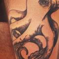 Bein Oktopus tattoo von Madame Chän