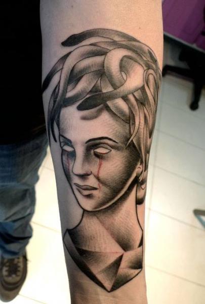 Tatuaje Brazo Sirena Abstracto por Mariusz Trubisz