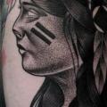 tatuaggio Braccio Indiani Dotwork di Mariusz Trubisz