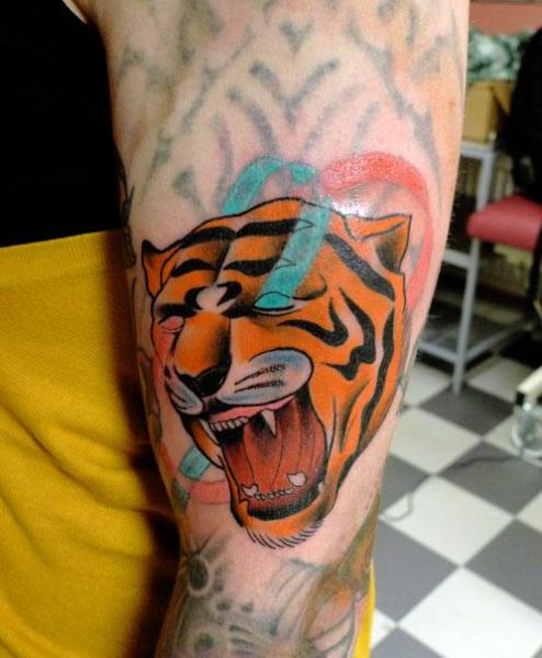 Tatuaje Brazo Tigre por Mariusz Trubisz