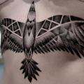 tatuaje Vientre Dotwork Pájaro por Mariusz Trubisz