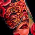 tatuaje Brazo Flor Máscara por Alans Tattoo Studio