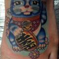 tatuaje Pie Maneki Neko por Alans Tattoo Studio