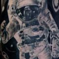 tatuaje Hombro Astronauta por Alans Tattoo Studio