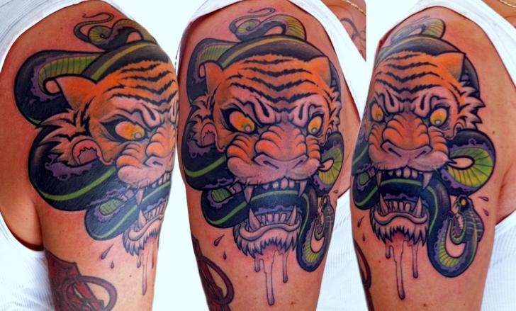 Shoulder Snake Tiger Tattoo by DeLaine Neo Gilma