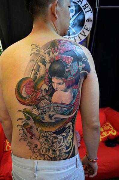 Schlangen Japanische Rücken Geisha Tattoo von Elvin Tattoo