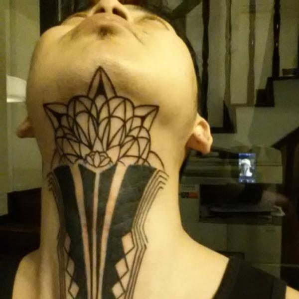 Шея Дотворк татуировка от Elvin Tattoo