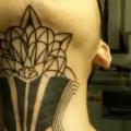 Nacken Dotwork tattoo von Elvin Tattoo