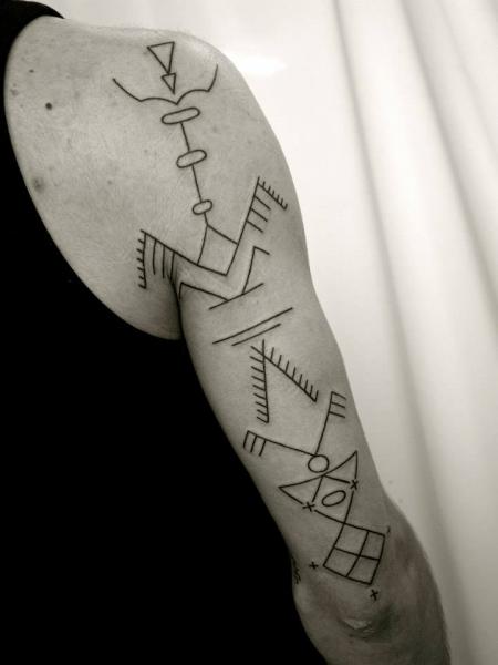 Tatuaggio Braccio Linea Astratto di Apocaript