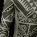 tatuaje Lado Espalda Tribal Maori Manga por Apocaript