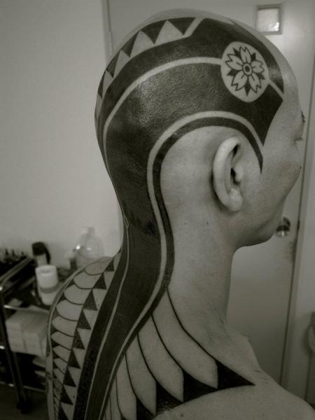 Tribal Kopf Nacken Tattoo von Apocaript