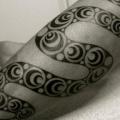 tatuaje Serpiente Pierna Tribal por Apocaript