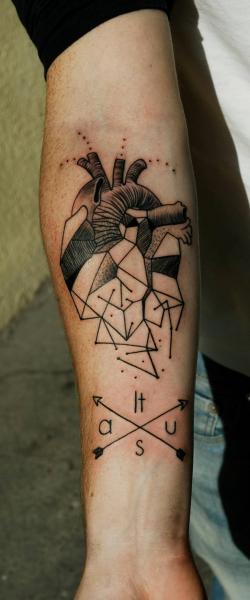Tatuaje Brazo Corazon Corazon Dotwork Abstracto por Dark Art Tattoo