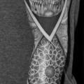 Arm Totenkopf Dotwork tattoo von Dillon Forte