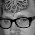 Gesichts Dotwork tattoo von Dillon Forte