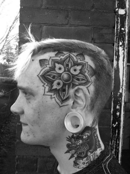 Tatuaggio Testa Dotwork di Dillon Forte