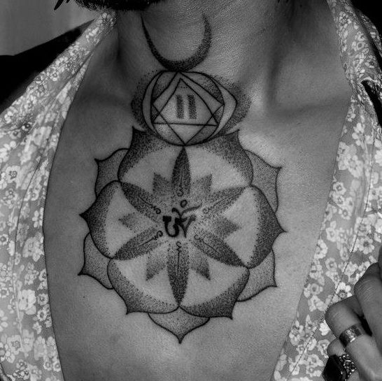 Tatuaje Cuello Dotwork por Dillon Forte