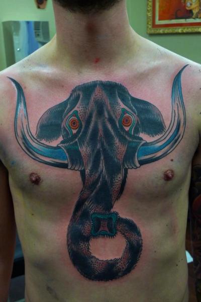 Tatuaje Pecho Old School Elefante Vientre por Chad Koeplinger