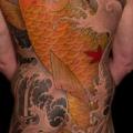 รอยสัก ญี่ปุ่น หลัง ปลาตะเพียน ก้น ปลาคราฟ โดย Analog Tattoo