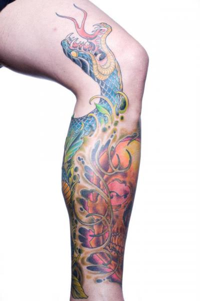 Tatuaggio Serpente Gamba Giapponesi di Analog Tattoo
