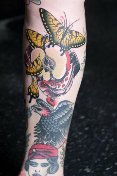 Tatuaggio Braccio New School Farfalle di Analog Tattoo