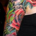 tatuaje Hombro Brazo Flor Rosa por Analog Tattoo