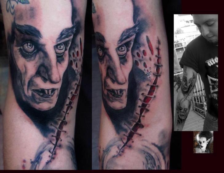 Tatouage Bras Fantaisie Monstre Cicatrice par Morbida Tattoo