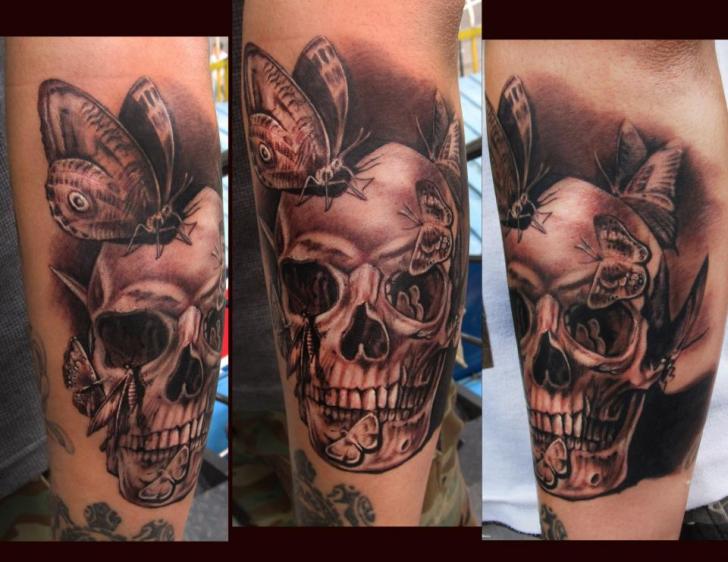 Arm Totenkopf Schmetterling Tattoo von Morbida Tattoo
