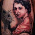 tatuaje Retrato Realista Muslo por Morbida Tattoo