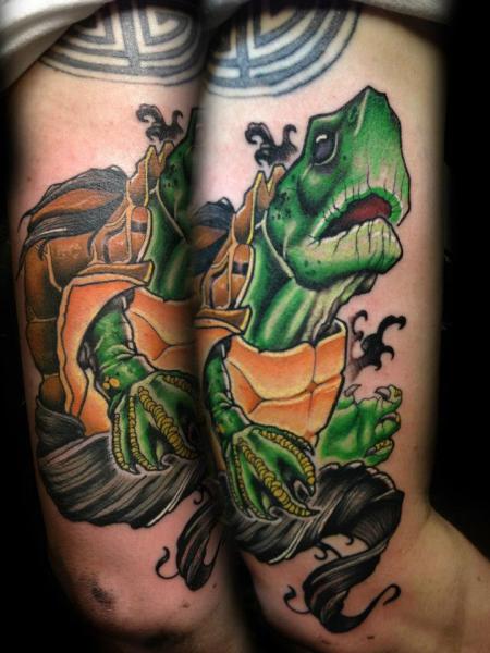 Tatuaje Brazo Fantasy Tortuga por Levy Hilton