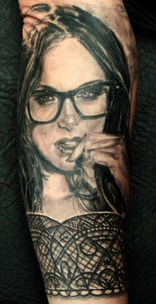 Tatuaje Brazo Retrato Realista por Ivan Yug