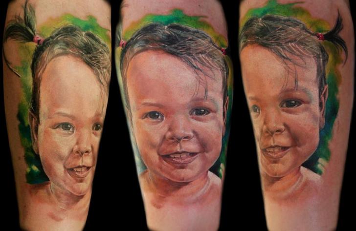 Tatuaje Brazo Retrato Realista Niños por Ivan Yug