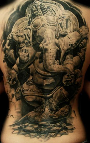Tatuaje Espalda Religioso Ganesh 3d por Ivan Yug