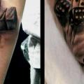 tatuaggio Braccio Croce Dadi Asso Picche 3d di Delirium Tattoo