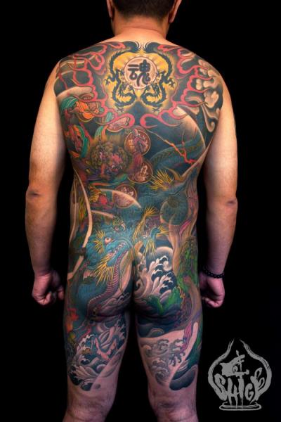 Tatuaje Japoneses Espalda Dragón Culo Cuerpo por Yellow Blaze Tattoo