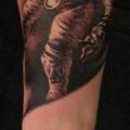tatuaje Brazo Realista Astronauta por Heidi Hay Tattoo